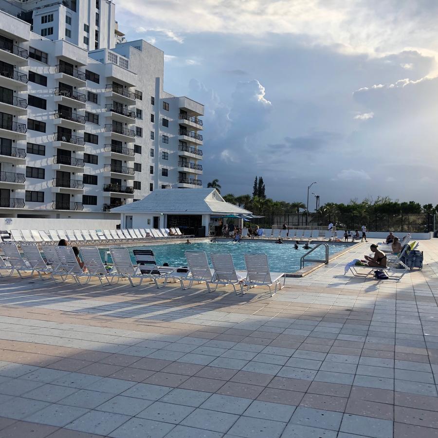 Ocean Front Studio Units Miami Beach Exterior photo