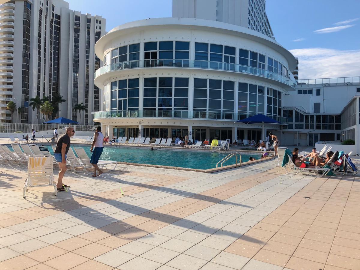Ocean Front Studio Units Miami Beach Exterior photo
